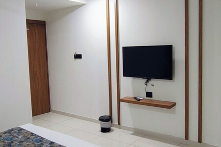 Room 3 of 50