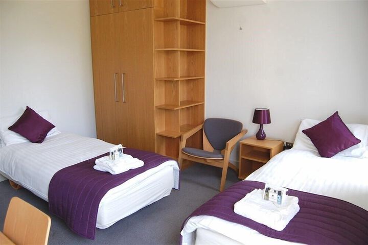 Room 9 of 32