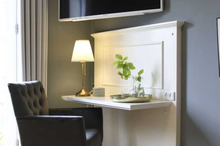 Room 2 of 41