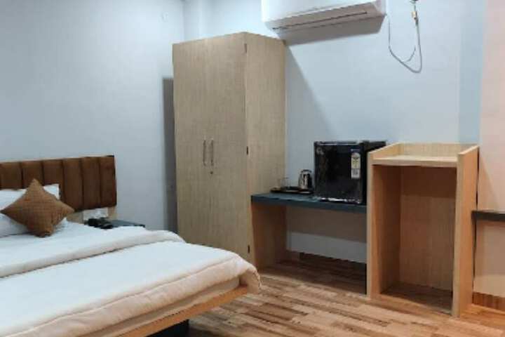 Room 16 of 24