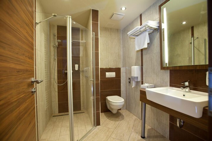 Room 10 of 47