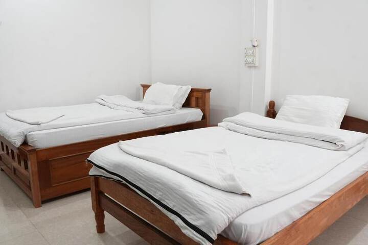 Room 10 of 16