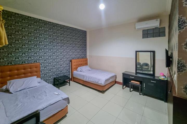 Exterior of Hotel Halmahera Palangkaraya Mitra RedDoorz