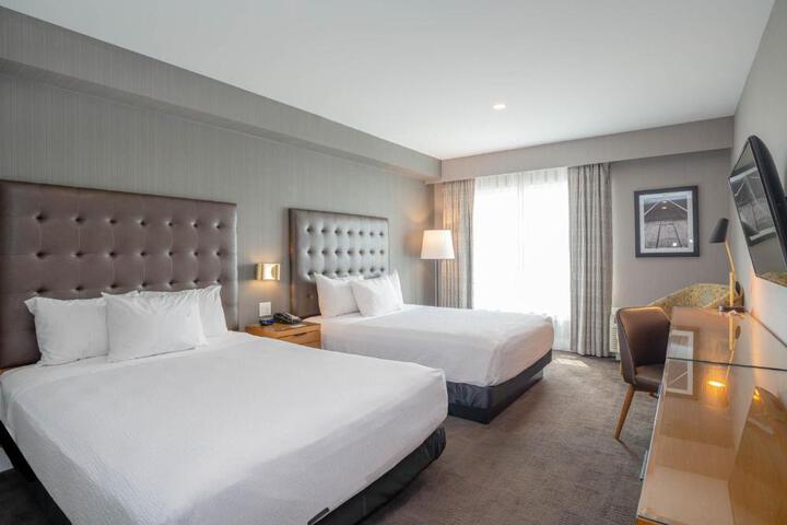 2 Queen Beds (5 of 9)