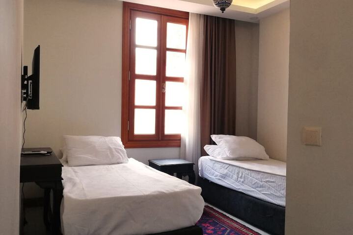 Room 25 of 49