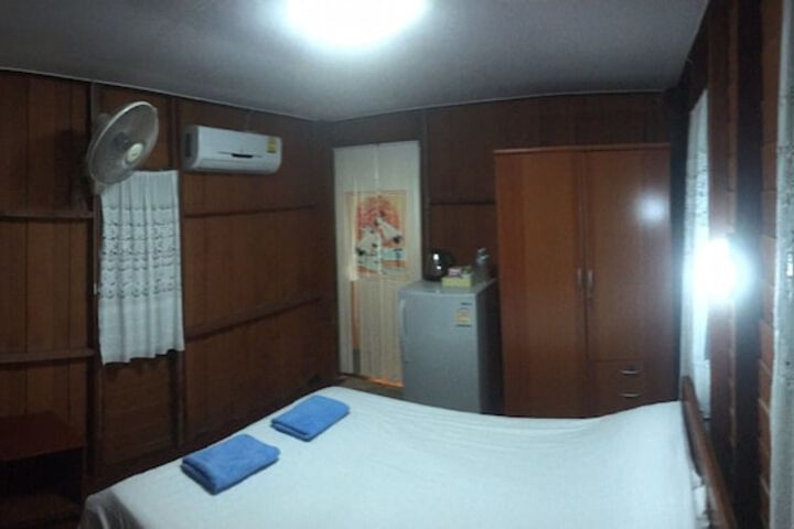 Room 4 of 28