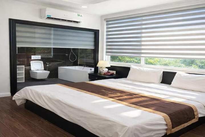 Room 17 of 27