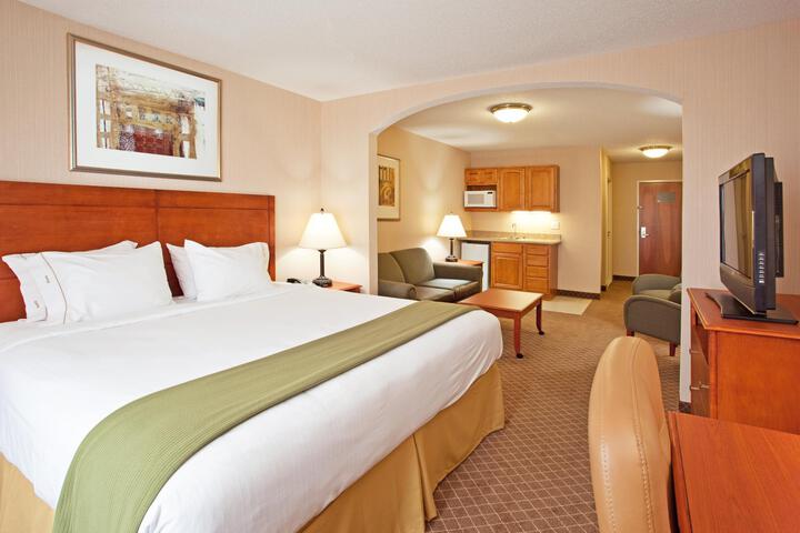 1 King Bed Suite (4 of 11)