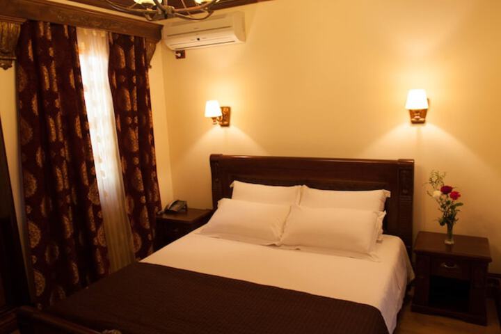Room 13 of 89
