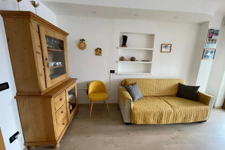 Room 6 of 15
