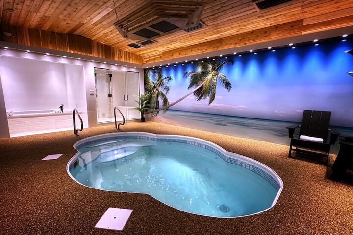 Hotel with Pool