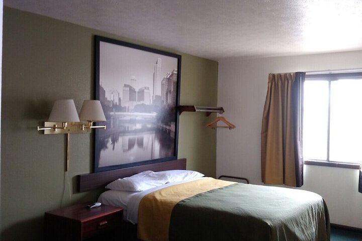 Room 9 of 32