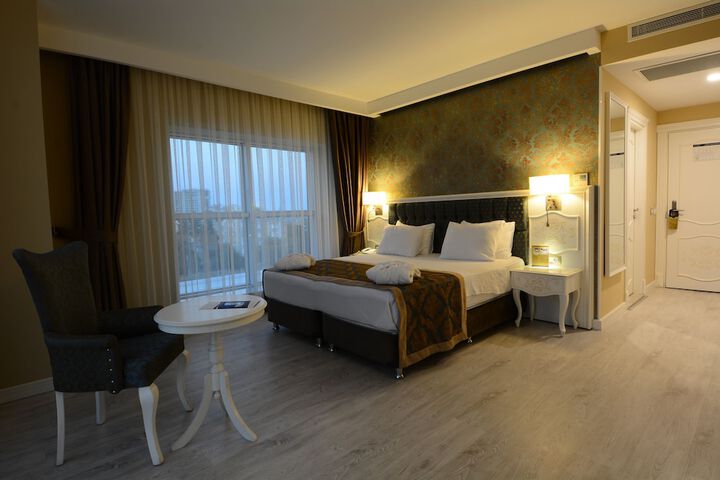 Room 18 of 77