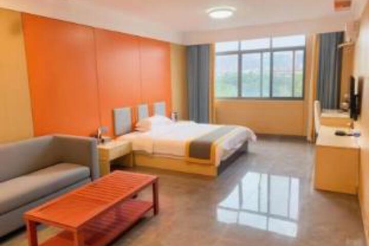 Room 7 of 8