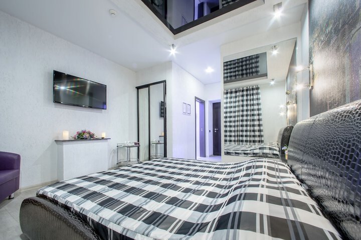 Room 8 of 42