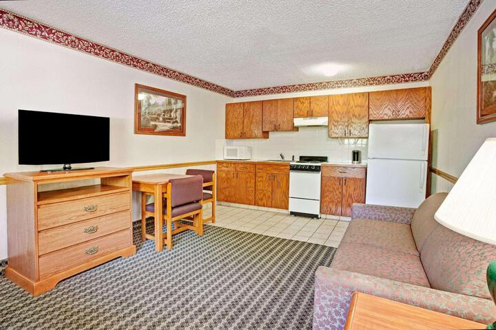 1 King Bed (2 of 6)