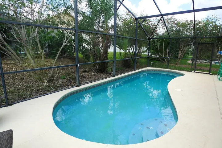 Pool 11 of 17
