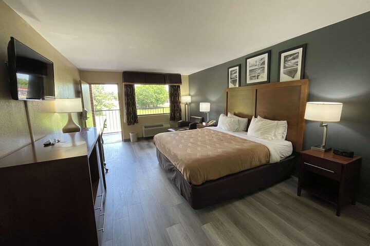 1 King Bed (11 of 11)