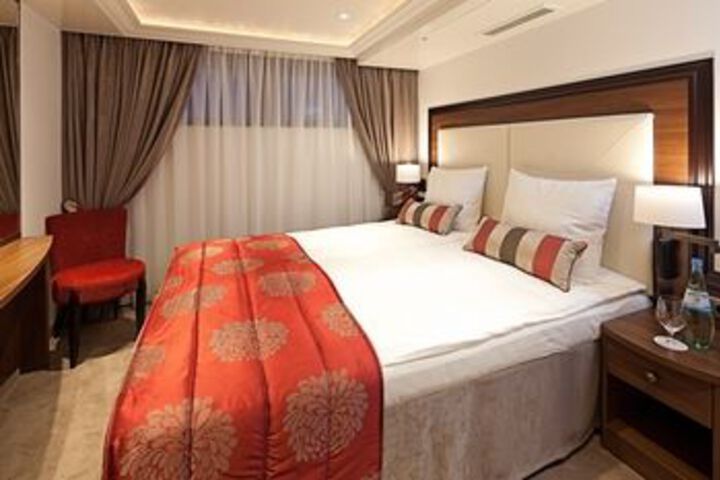 Room 50 of 80