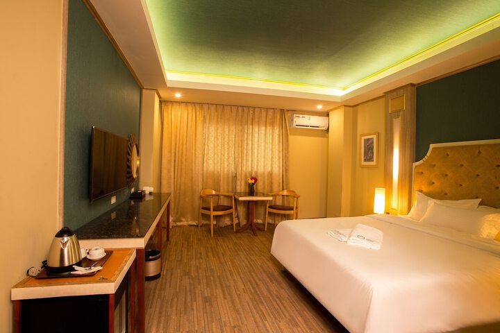 Room 8 of 31