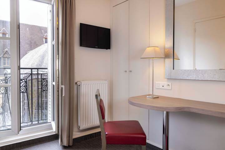 Room 13 of 73