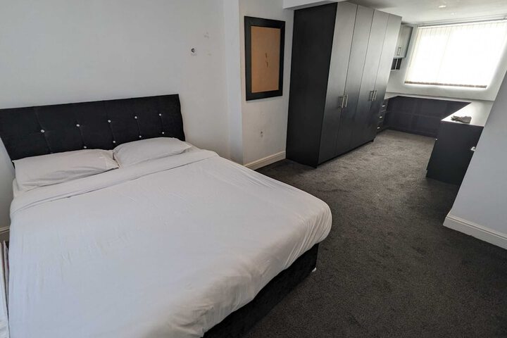 Room 11 of 25