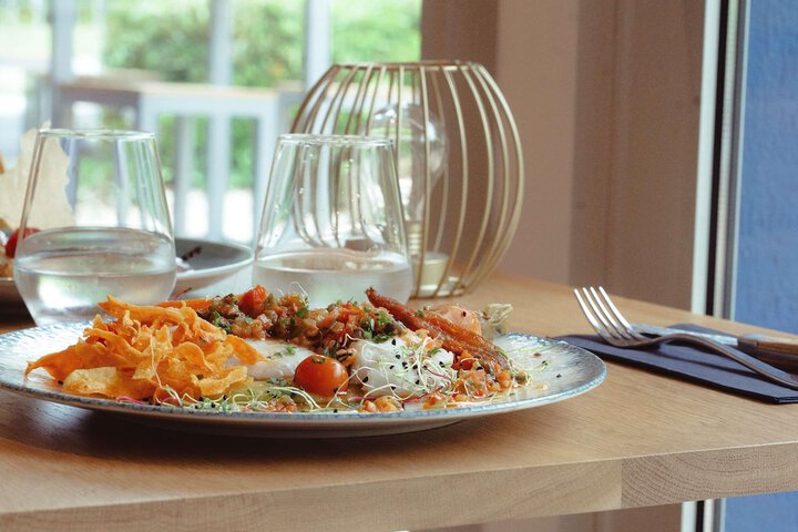 Dining 33 of 60