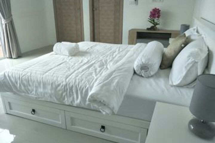 Room 6 of 15