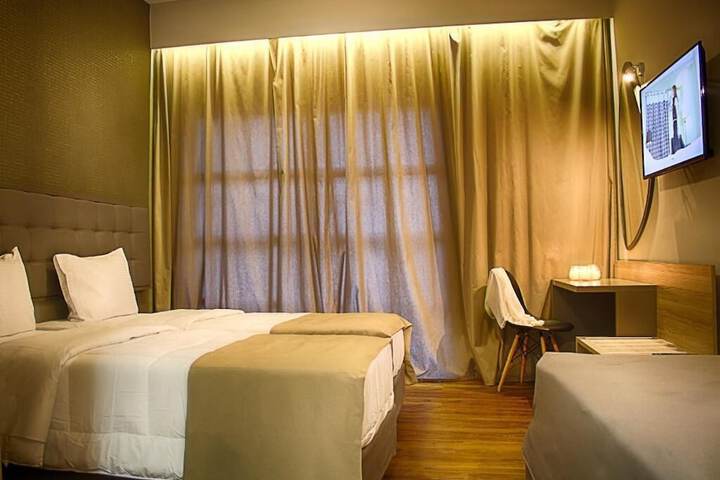 Room 10 of 27