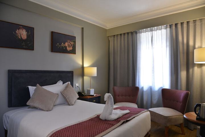 Room 10 of 42