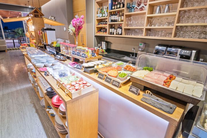 Breakfast area