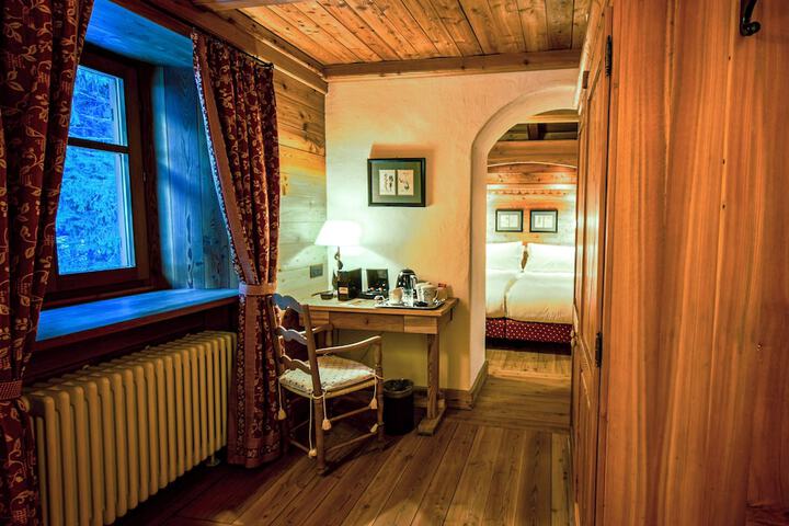 Room 9 of 34