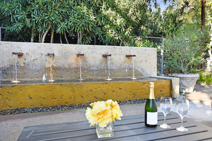 Hotel Exterior 55 of 63