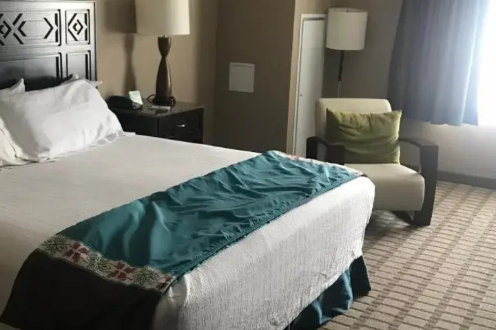 Room 6 of 38