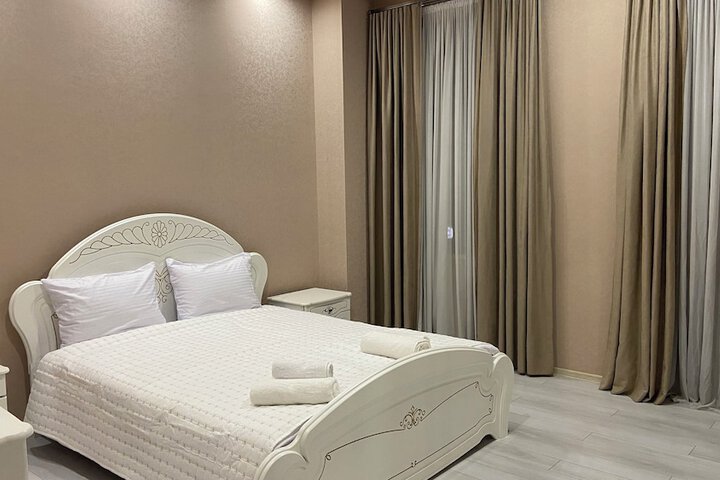 Room 2 of 11