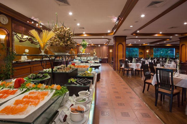 Dining 47 of 71