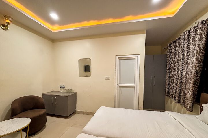 Room 44 of 80