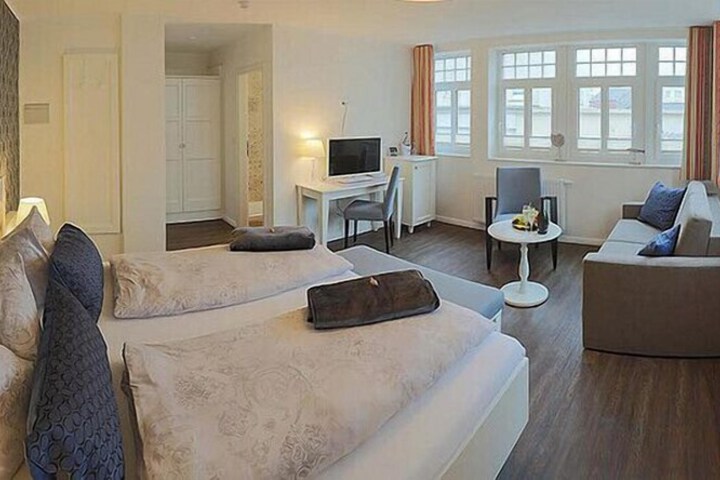 Room 7 of 32