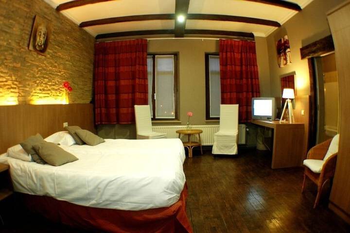Room 2 of 51