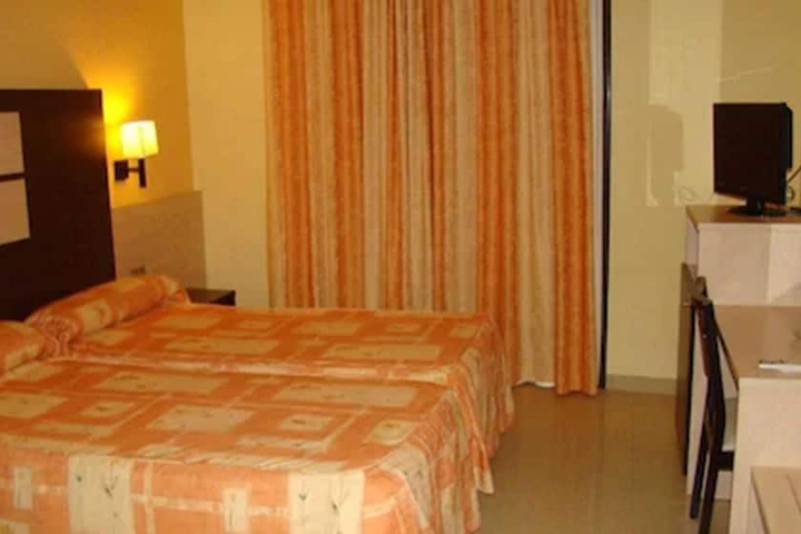 Room 10 of 34