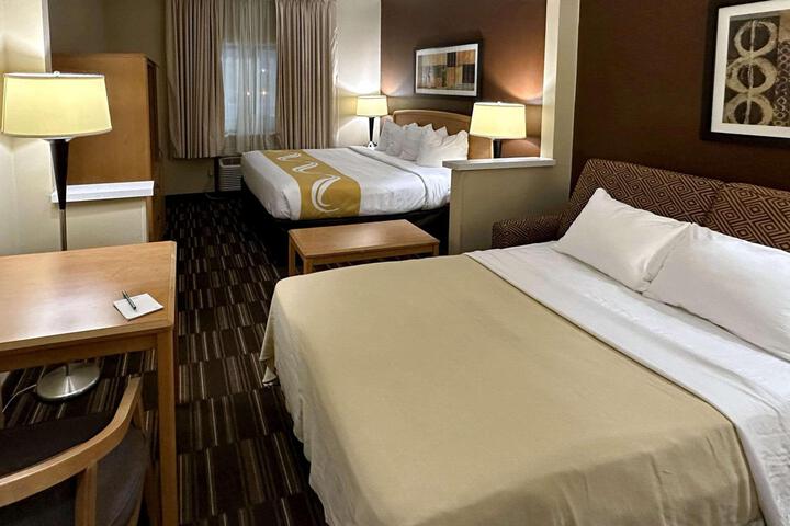 1 King Bed Suite (13 of 21)