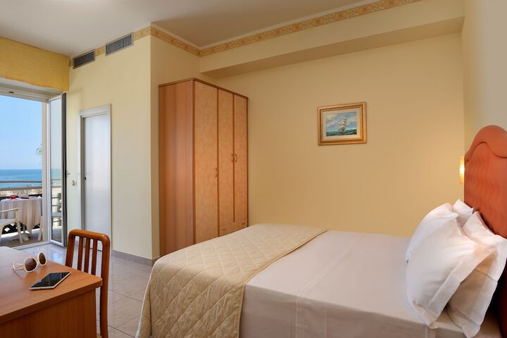 Room 13 of 23