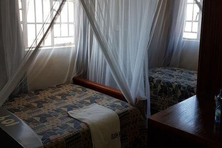Room 4 of 11