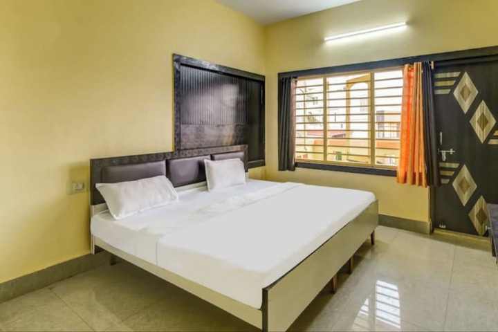 Room 10 of 18