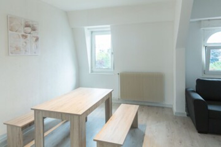 Room 11 of 18