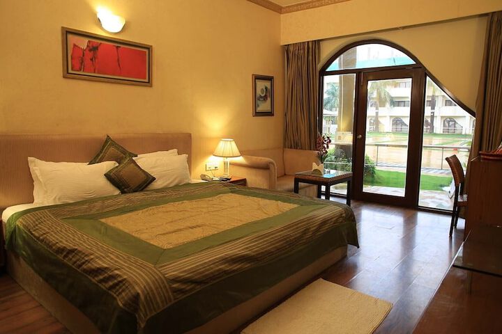 Room 3 of 7