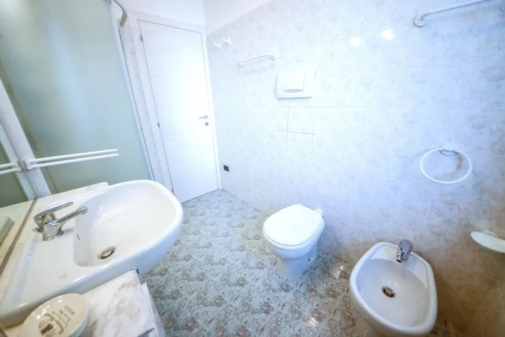 Room 6 of 20