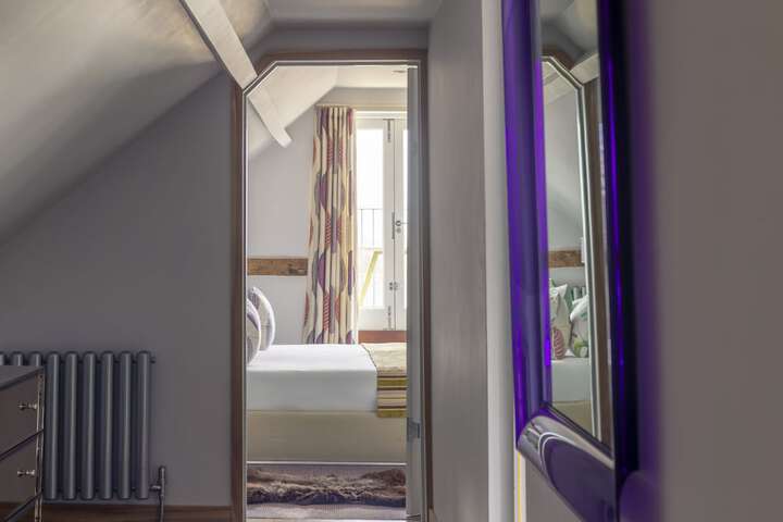 Room 10 of 36