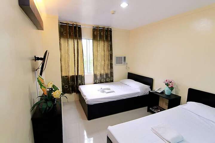 Room 10 of 25