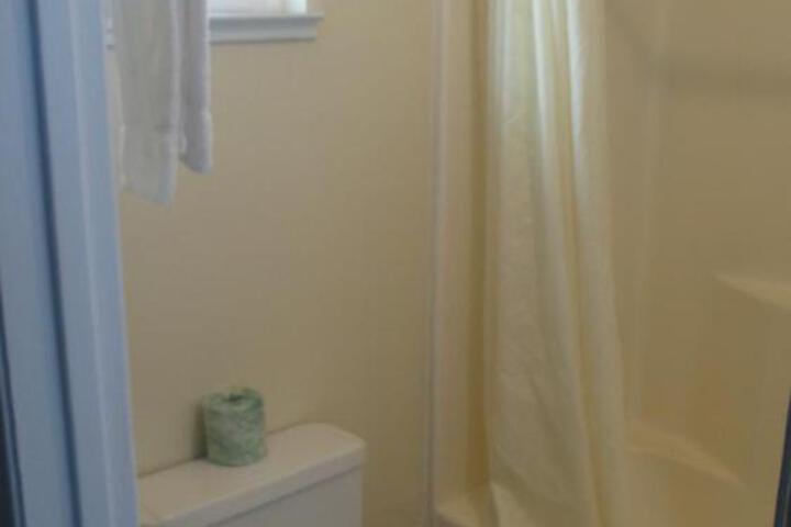 1 Queen Bed (1 of 2)
